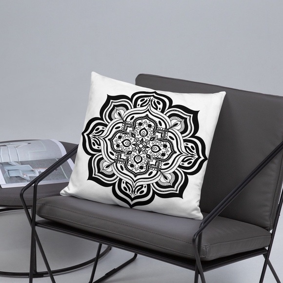 Throw pillow made to order! Mandala may take up to two weeks to deliver - Picture 5 of 7